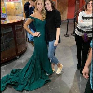 Jovani dress emerald green size 8, altered down to size 5, I am 120 lbs and 5’4